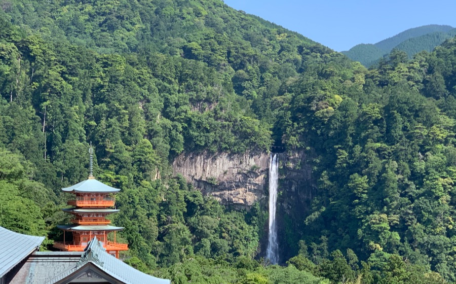 那智大社・青岸渡寺からも那智の滝は見える