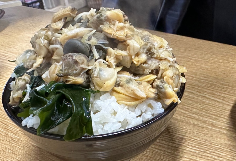 満幸商店のあわしま丼は生姜が効いて美味！