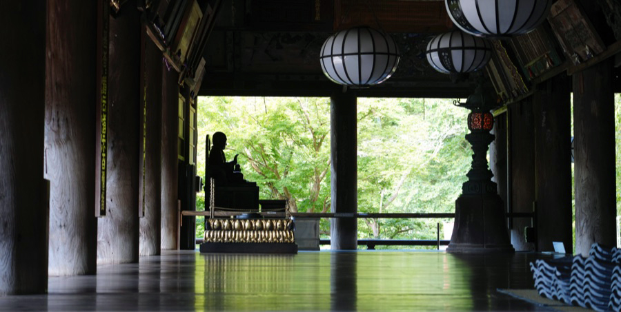 奈良 長谷寺｜8月は緑のリフレクション（床の映り込み）が美しい